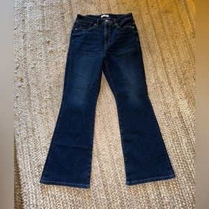 LOFT CURVY SLIM FLARE JEANS. BRAND NEW, NEVER WORN. SIZE 8/29
